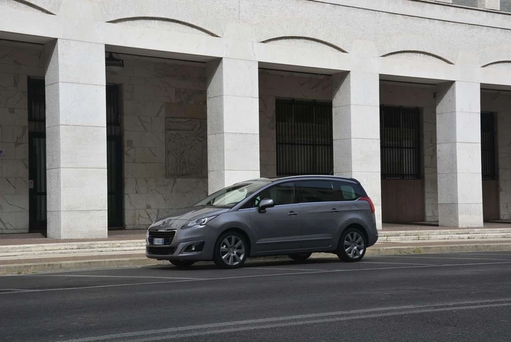 Nuova Peugeot 5008 1.6 eHDI in prova