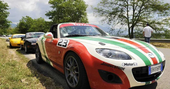 Raduno Mazda MX-5: su strada con la Open Race