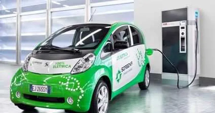 Peugeot: a Milano la prima stazione di ricarica rapida