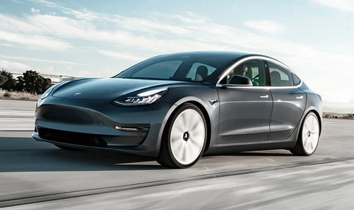 Tesla Mode 3: aperti gli ordini per la versione Mid Range