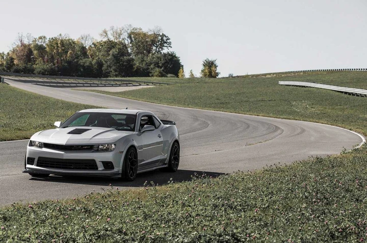 Chevrolet Camaro Z28: immagini ufficiali