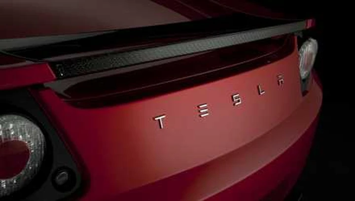 Debutto europeo per la Tesla Model S