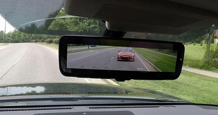 Nissan: svelato lo specchietto retrovisore con display LCD integrato
