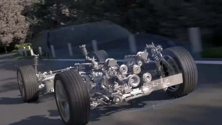 Toyota gioca col fuoco: perché ha infilato un V8 in un video sull’ibrido?