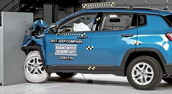 Crash test IIHS: Top Safety Pick per Jeep Compass