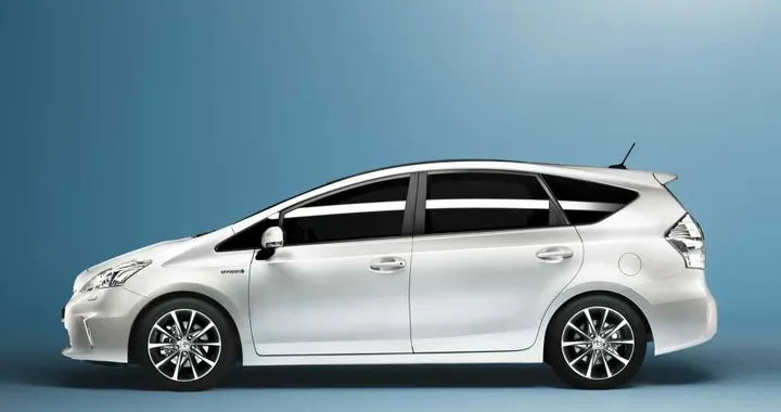 Toyota Prius 7 posti: in Giappone è già in vendita