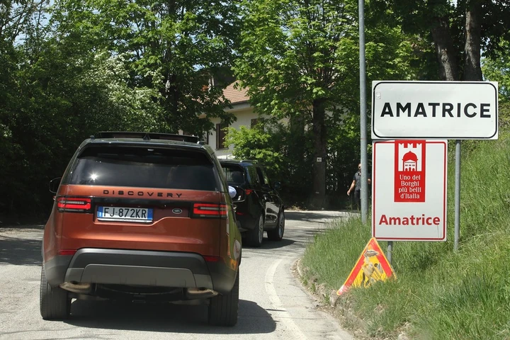 Land Rover: viaggio di solidarietà ad Amatrice con la nuova Discovery