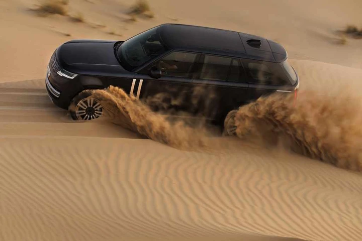 Range Rover Elettrico, ultimi test duri prima del debutto