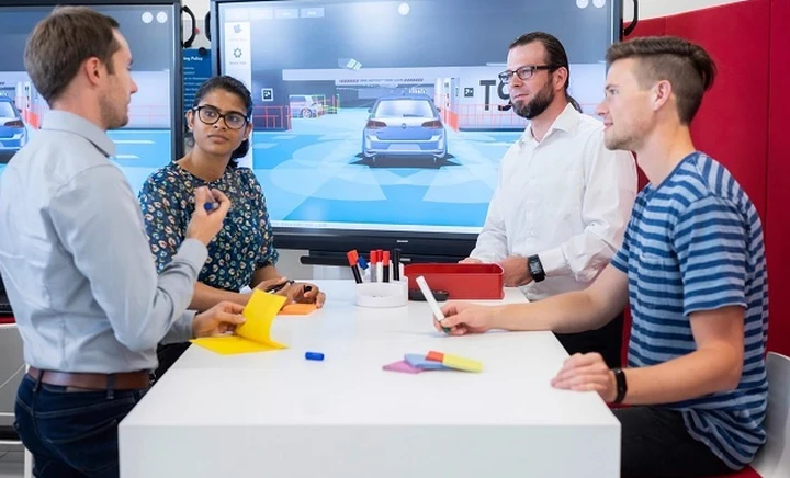 Assistenza alla guida: da Volkswagen la realtà virtuale per i collaudi