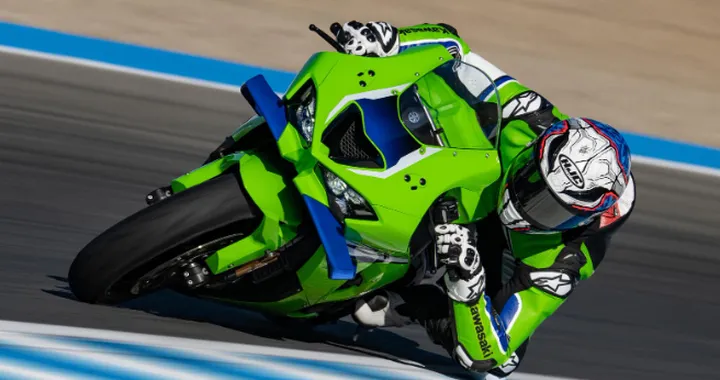 Kawasaki svela Ninja ZX 10RR, Ninja 7 Hybrid, KLE 500 e nuove Z1100 a EICMA 2025