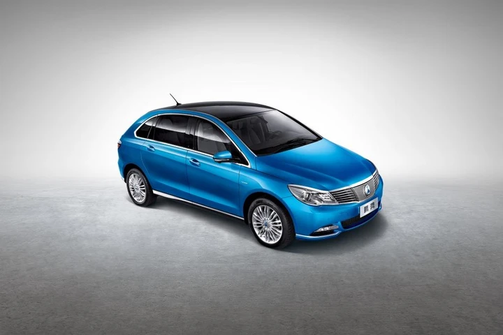 Denza, berlina elettrica Daimler-BYD