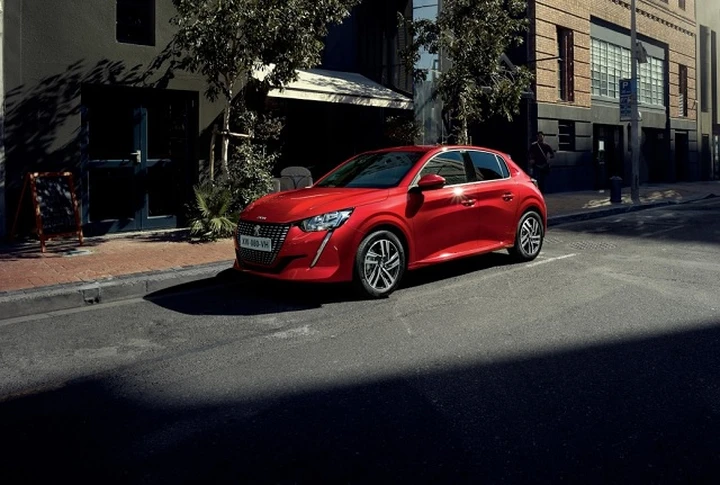 Peugeot 208 PureTech Allure e Allure Pack: prezzi e dotazioni