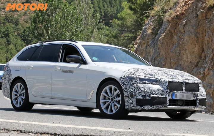 BMW Serie 5 restyling: le foto spia