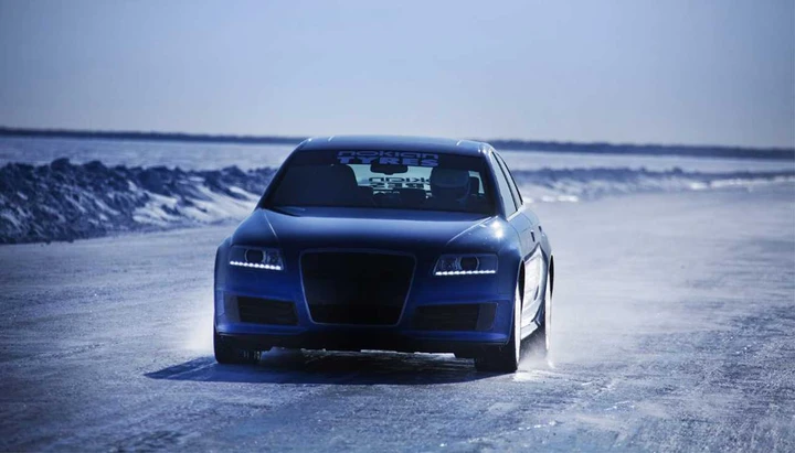 Audi RS6 sul ghiaccio a 331,6 km/h