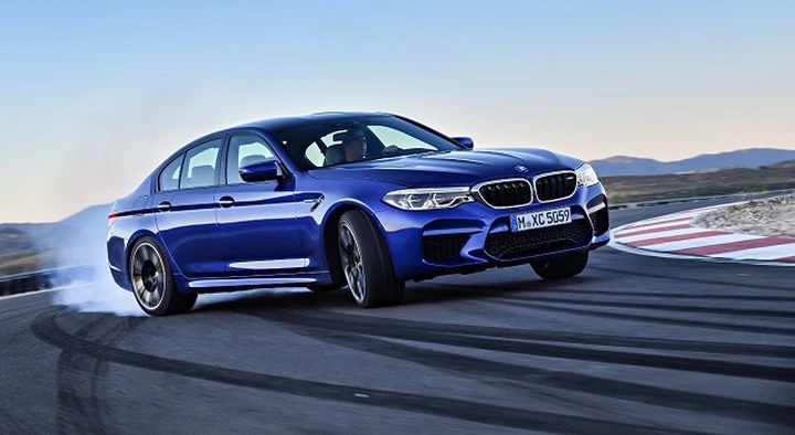 Nuova Bmw M5 F90: sarà in anteprima al Salone di Francoforte