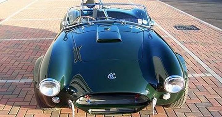 AC Cobra, una delle due è falsa