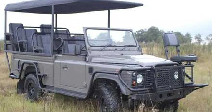 Land Rover: una Defender elettrica per eco-safari