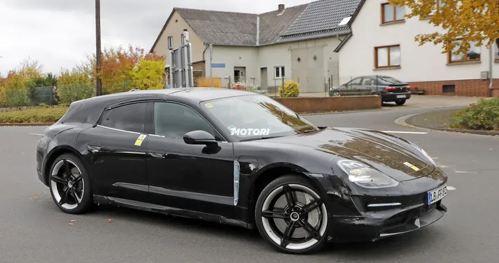 Porsche Taycan Sport Turismo, spiata durante i test su strada