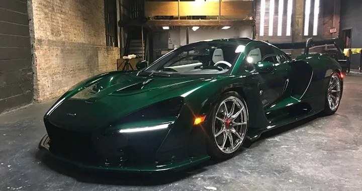 McLaren Senna, consegnato il primo esemplare per gli USA: ecco il video
