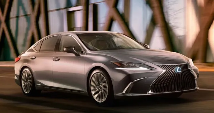 Lexus ES: la prima immagine dell’inedita generazione