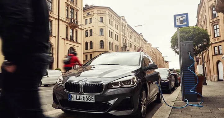 BMW: batteria più potente sulla Serie 2 Active Tourer 225xe