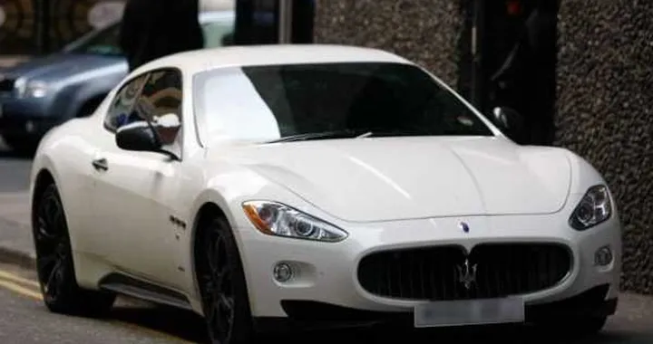 La Maserati di Balotelli presa a sprangate
