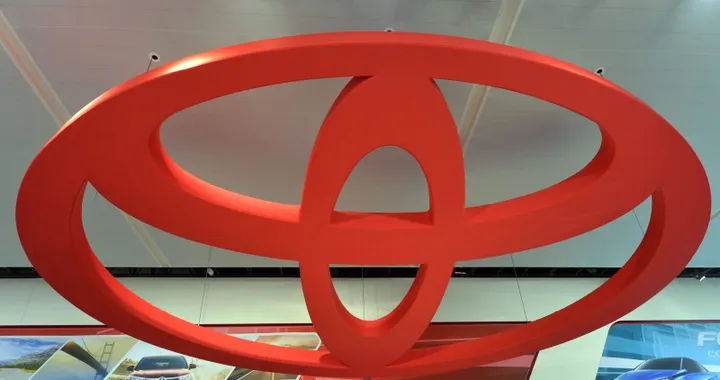 Toyota storia logo: caratteristiche e origine dello stemma