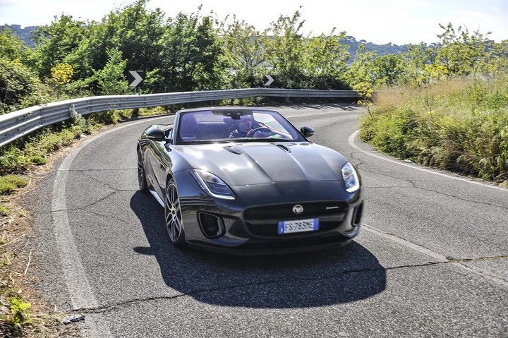 Jaguar F-Type Convertibile 2.0 I4 R-Dynamic: la prova su strada