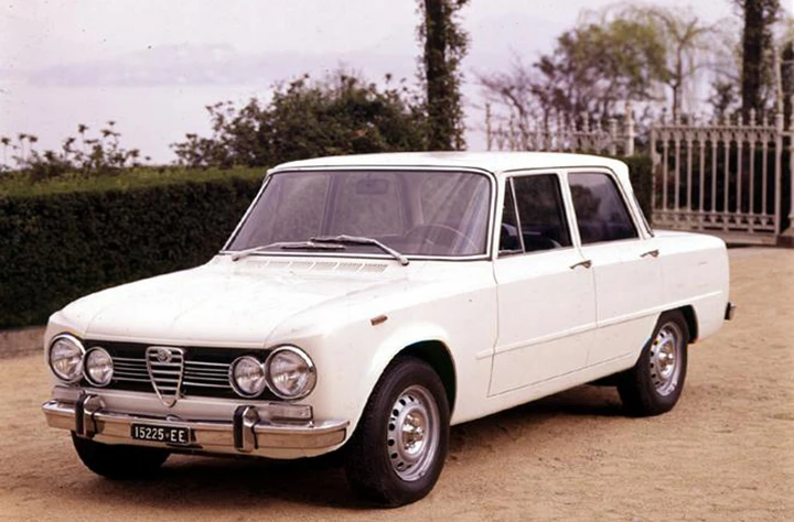Alfa Romeo: due Giulia storiche alla Pechino - Parigi