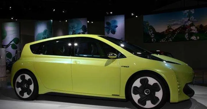 Detroit: da Toyota la FT - CH concept ibrida. Sarà una nuova Yaris?