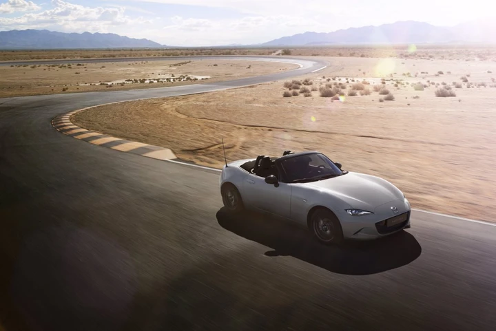 Mazda MX-5, due nuove edizioni speciali per l'eterna roadster