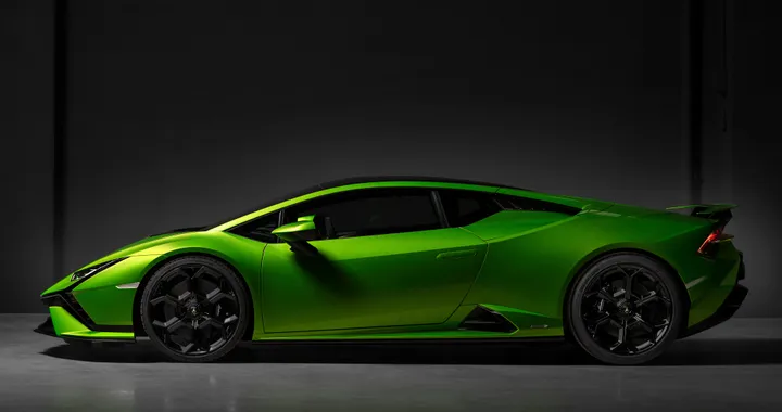 Fermano la Lamborghini perché ha una targa 