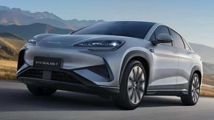 BYD vende oltre 100.000 veicoli esteri: prima volta sopra la Cina