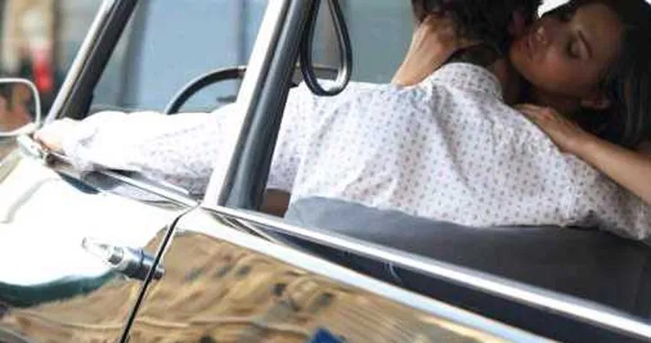 Sesso in auto: galeotta fu la pioggia