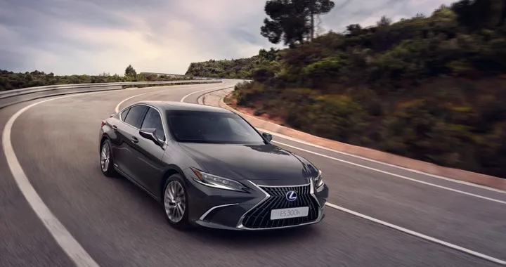 Lexus ES 300h: dotazioni, tecnologie, alimentazione ibrida