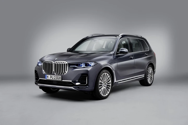 Bmw X7: immagini ufficiali