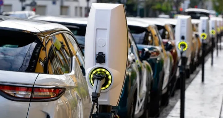 Auto termiche: il Parlamento Europeo vara lo stop al 2035