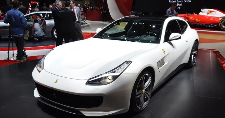 Ferrari GTC4Lusso: svelata al Salone di Ginevra