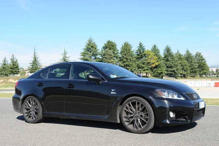 Lexus IS F: prova su strada e in pista