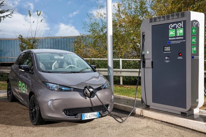 Enel: installate le prime 30 colonnine del progetto EVA+