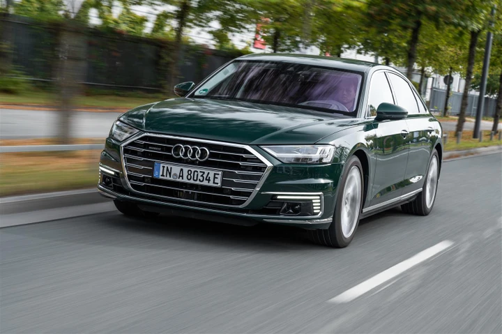 Audi A8 L 60 TFSI e quattro: l’ammiraglia sposa l’ibrido plug-in