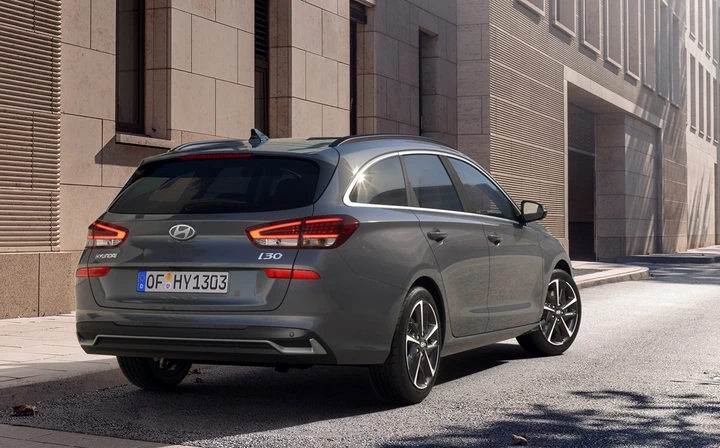 Hyundai i30 2027 debutta in Italia: eCall 5G e listino da 28.350 euro