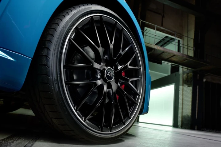 Audi TT S Line Competition Plus 2021: immagini ufficiali
