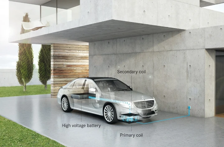 Mercedes Classe S 2017: l'ibrida avrà la ricarica wireless