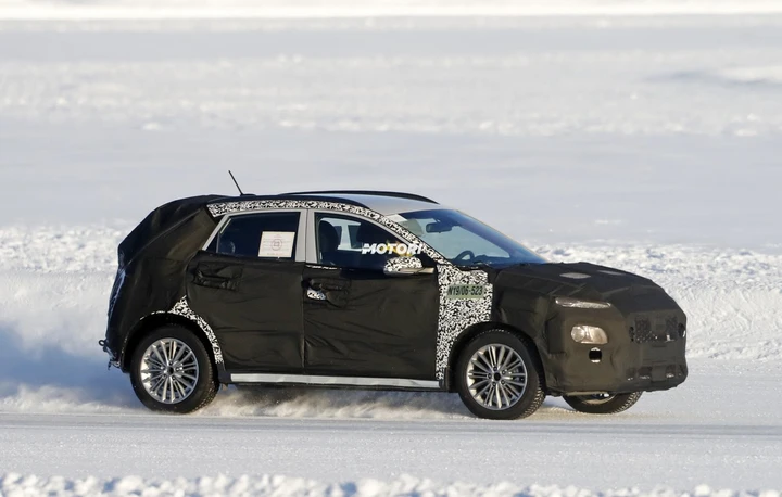 Hyundai Kona restyling: le foto spia
