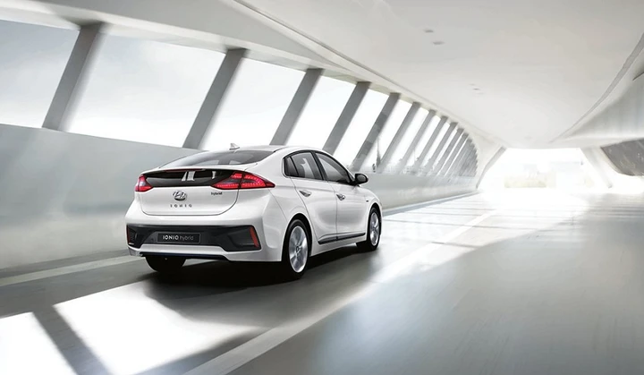 Hyundai Ioniq: prime immagini ufficiali