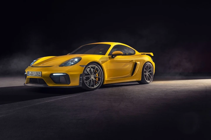 Porsche 718 Cayman GT4 2020: immagini ufficiali