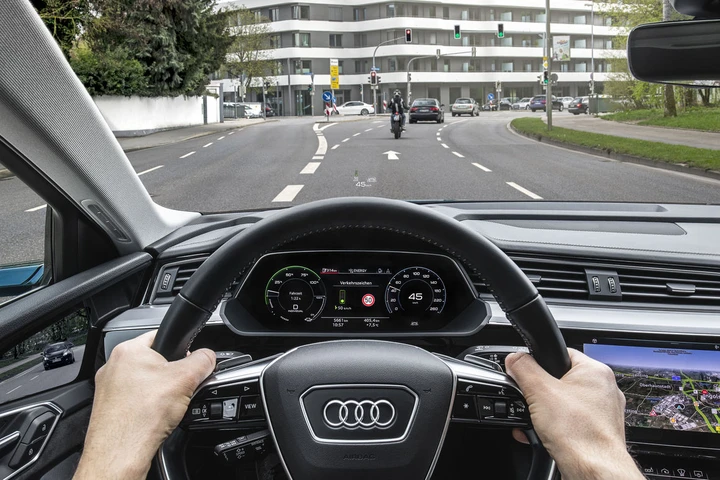 Semafori smart, Audi sviluppa il sistema per mantenere l'onda verde