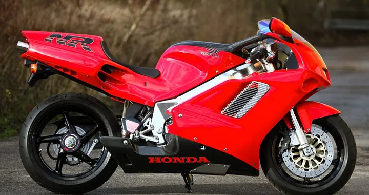 Honda NR: il motore con pistoni ovali