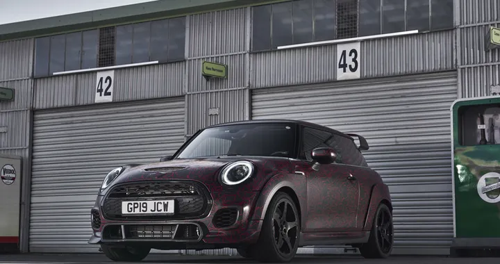 MINI: la John Cooper Works GP debutta al “ring”